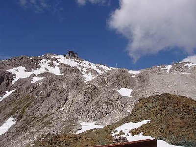 Blick von der Talstation Wasserscheidi zum Gipfel. Kurzer Pfüpfhang.
