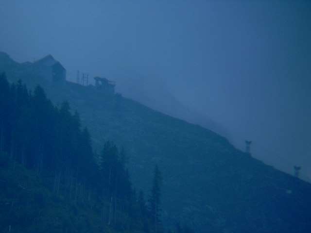 von Ortsmitte aus braucht ma n Fernglas, um die Station zu sehn  so schaut das dann aus...