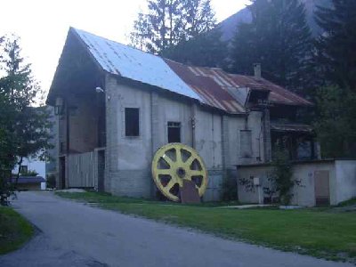ex Talstation im Süden von Chamonix  mitten in einem Wohngebiet.jpg