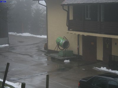 weitere Sufag nicht auf der Piste daneben steht ein Räumschild einer kleineren Raupe