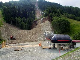 Gott sei Dank wurde auch eine Verbreiterung des untersten Abschnitts der Piste durchgeführt.