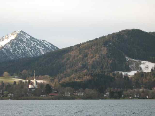 Heute am Tegernsee, da wo s a bisserl weiß iss, das iss die 1. Sektion vom Schicenter Sonnenbichl. der 2. iss vemutlich noch gar nie in Betrieb gegangen