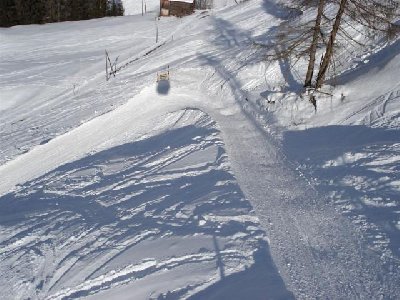 &amp;quot;Todeskurve&amp;quot; von oben. Durch das starcke Bremsen das hier nötig ist, wird die Bahn arg strapaziert.