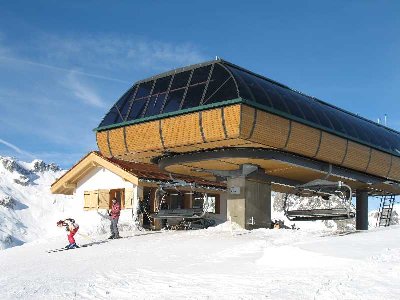 Bergstation des 6er Sessels von Poma