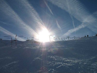 Rote Piste mit 4er Sessel im Hintergrund