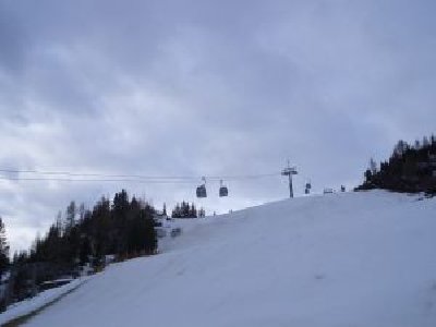 Blick auf die Piste der Gipfelbahn oberhalb der Bergstation Hochalmbahn