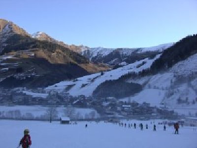 Blick über den gut präparierten Übungshang an der Talstation der Hochalmbahn