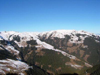 Ohne die 3S keine Skisafari möglich. Blick von der Talsenbergstation hinüber zum Steinbergkogel und Pengelstein-Süd