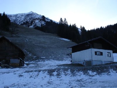 an der talstation steht noch der einstiegs niederhalter.....