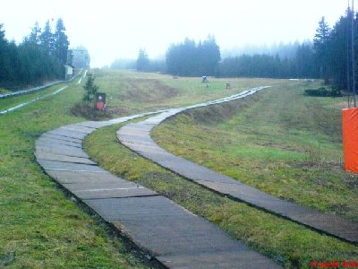 damit man mal sieht wo man im winter so drüberfährt! und ich hab extra geschaut: die röhre darunter ist NICHT abgebaut!!!
