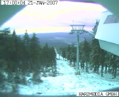 Webcam vom Wurmberg auf ca. 900m und um 17 Uhr war´s schon leicht schön weiß!!! und so wie es im Momment seit 2 Stunden schüttet!!!! verheißt das nur (VOR)FREUDE!!