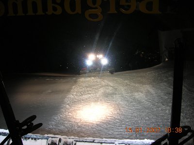 An der Waldabfahrt haben wir schon gedreht, Rainer kommt grad hoch.