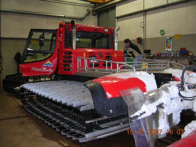 Toni checkt nochmal den komplett gewarteten PB300, mit dem wir unterwegs sein werden.