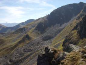 der murmeltierweg mit dem geröllfeld (kein hinweis &amp;quot;nur für geübte wanderer,&amp;quot; keine zeitangabe (bei uns dauerte der weg (im schnellen schritt) 3,5 bis 4 std...