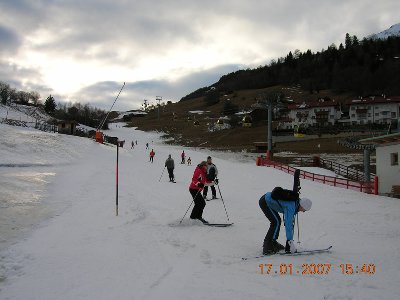 Schnee/Eisband, extrem viele Anfänger....Die Talabfahrt nach Ladis...
