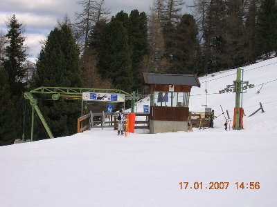 Pisten komplett beschneit, aber dank des 1.180m langen SL kaum benutzt...