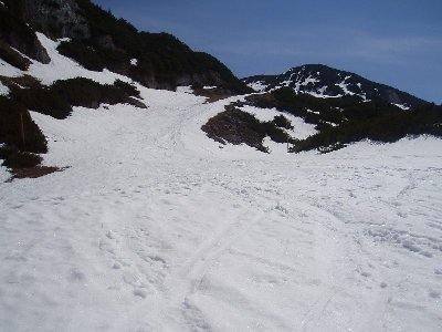 immer noch der Obere Teil der Abfahrt.. weiter oben auf dem Bild war die einzige Engstelle aufgrund von starker Sonneneinstrahlung ( ca. 1 Meter Breite) aber ging problemlos!