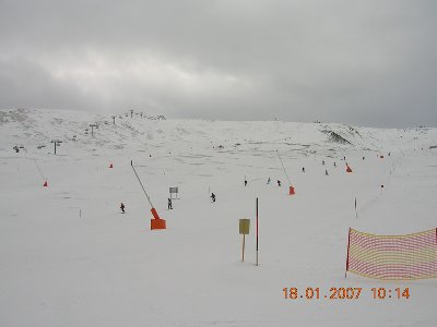 PB schieben immernoch Schneedepots zusammen.