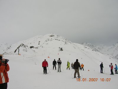 Oben bereits Sturmböen....die Zwölferbahn ist bereits zu.