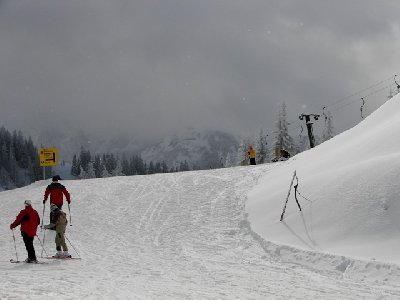 28.1.2007: Blick zur wolkenverhangenen Zwieselalm. Gute Entscheidung am Hornspitz zu fahren.