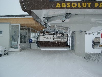 Der Ausstieg. Hier kann man auch die braunen Sitzpolster erkennen.
