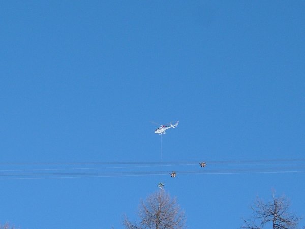 Elicopter transport of snow guns on Furtschellas