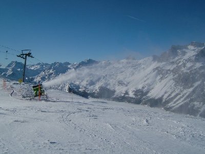 Snow guns working all day on Furtschellas