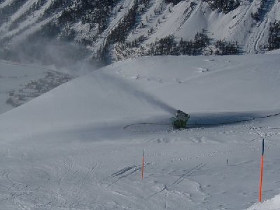 Snow guns working all day on Furtschellas