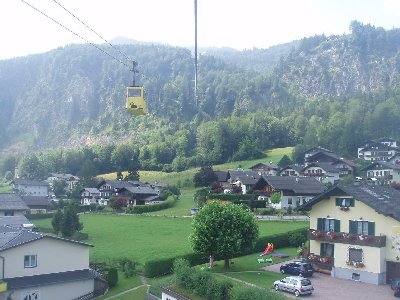 die ersten Meter über die Gärten der Anwohner