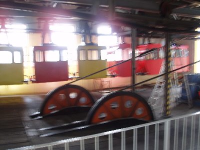 Innenansicht mit Seilabspannung