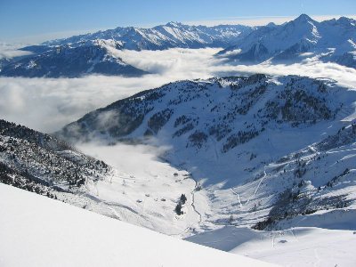 Blick von der Panoramaabfahrt in den Talkessel zw. Penken und Horberg