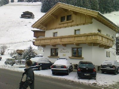 Haus Claudia<br />Sportbushaltestelle vor der Tür<br />zw. Lanersbach und Vorderlanersbach