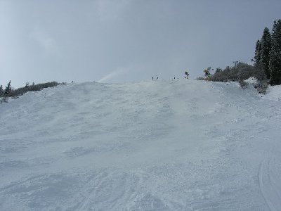 wenig Skifahrer auf der schwarzen 15