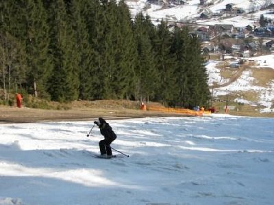 Nicht für jedermann so leicht zu fahren. Halbe Piste komplett aper.