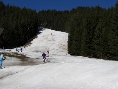Höhkoglabfahrt - die Lifttrasse wird aber eher aper als die Piste.