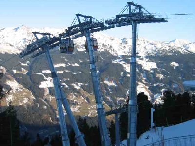 Hochzillertalbahn in Kaltenbach.jpg
