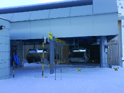 Eine der wenigen Sesselbahnen, die zum Ein oder Aus garagieren nicht rückwärtsfahren muss.