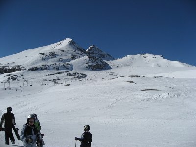 Wo kommen denn plötzlich die Gletscherlifte her und was wollen diese komischen Typen auf meinem Foto
