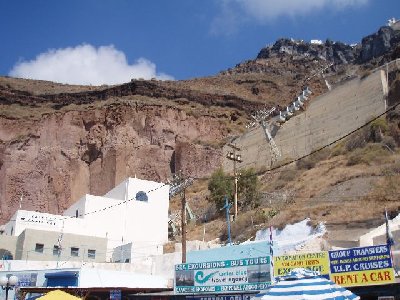 Talstation mit berwärtsfahrenden Kabinen