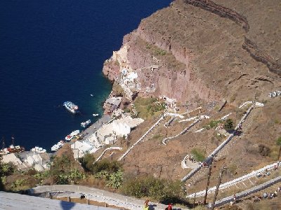 Blick zum kleinen Hafen und zur Talstation