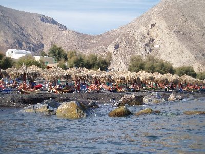 Gebirge vor der Haustür; auf den rechten Berg (Ausgrabungstätte Alt-Thera) 480m Höhe bin ich in 1,5 Std. hochgewandert