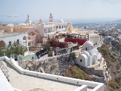 viele Kirchen in Fira