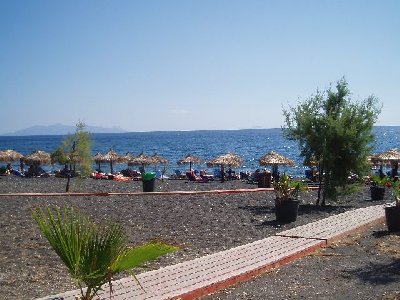Strand von Perissa mit Blick nach Osten