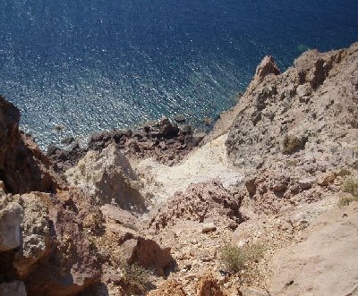 überall zerklüftete Abgründe