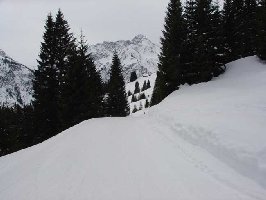 Skigleitweg Heuberg-Mittelberg vor der Kreuzung.