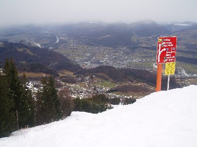 Blick von oben hinunter nach Hallein