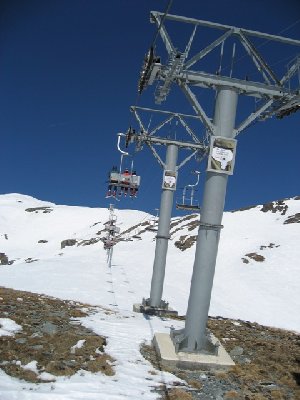 Die La Siala Bahn riegelt quer über den Hang alles ab, dagibts kein Durchkommen mehr