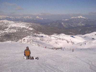 Gewusel an den Bergstationen 15EUB un 8KSB. Am Horizont wäre der Chiemsee.