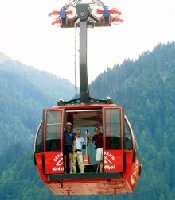 und rot.... da gefällt mir die weisse mit den blauen scheiben aber besser...