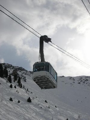 61 PB Plan du Fou von Garaventa. Hier werden die Türen noch von Hand verschlossen.